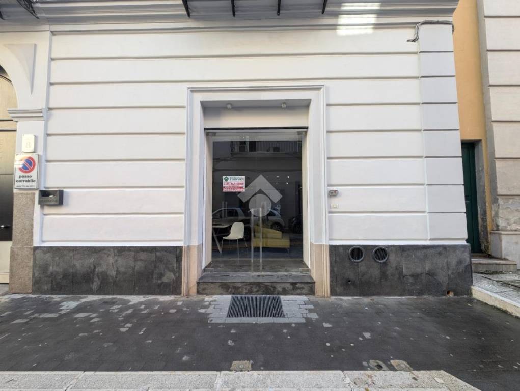 negozio in affitto a Caserta in zona Acquaviva