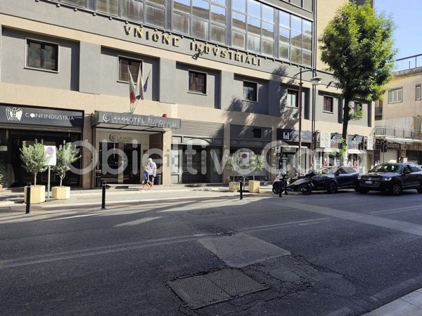 locale commerciale in affitto a Caserta in zona Centro Città