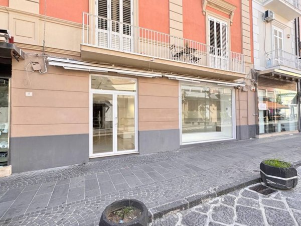 negozio in affitto a Caserta in zona Centro Città