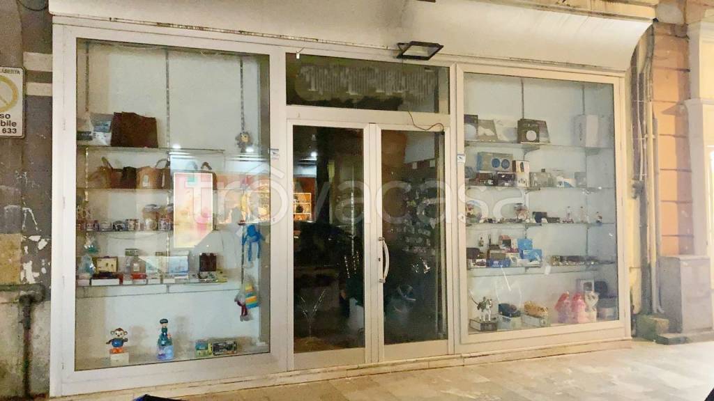 negozio in affitto a Caserta in zona Centro Città