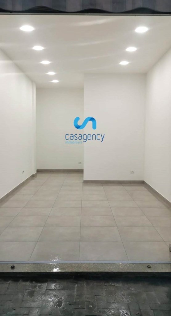 negozio in affitto a Caserta in zona Centro Città