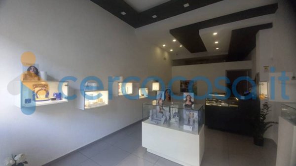 locale commerciale in affitto a Caserta in zona Acquaviva