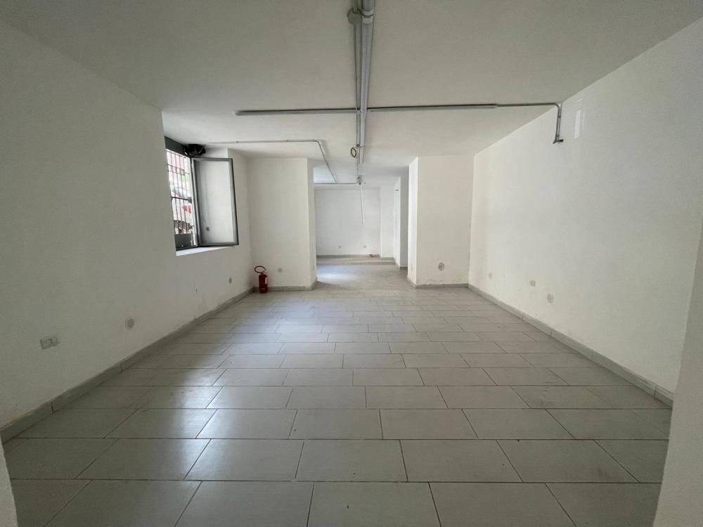 negozio in affitto a Caserta in zona Centro Città