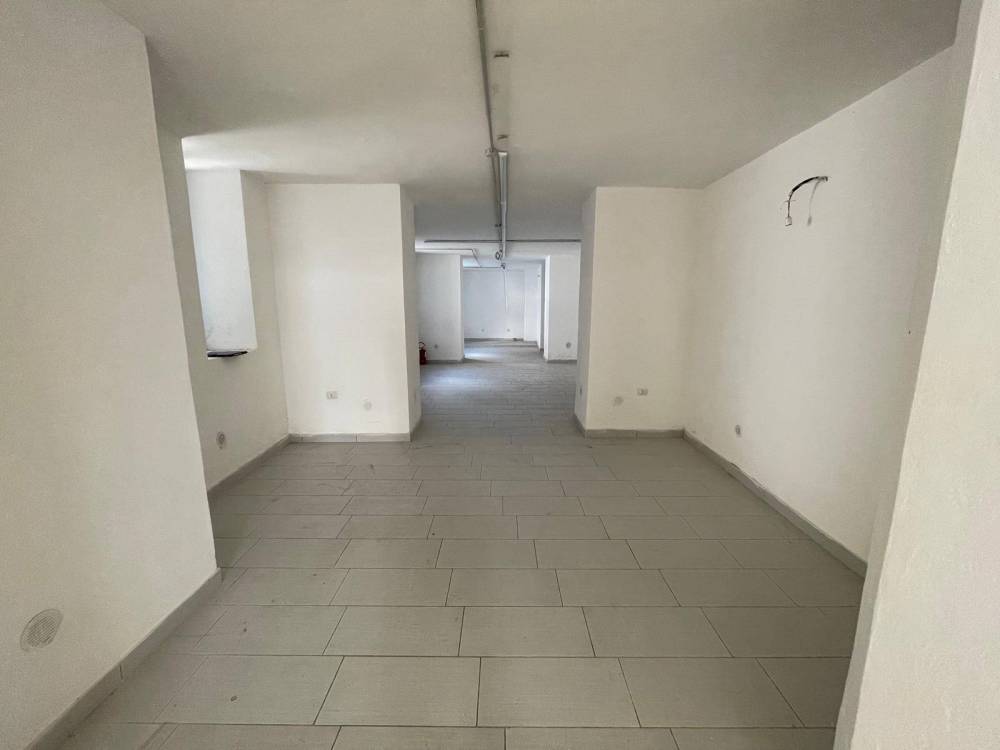 negozio in affitto a Caserta in zona Centro Città