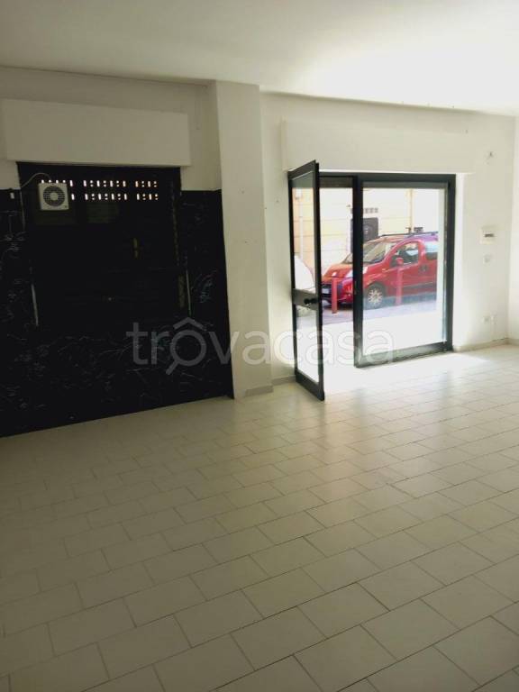 negozio in affitto a Caserta in zona Falciano