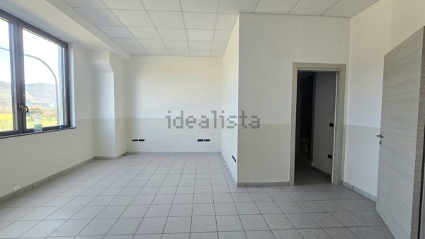 ufficio in affitto a Caserta in zona Acquaviva