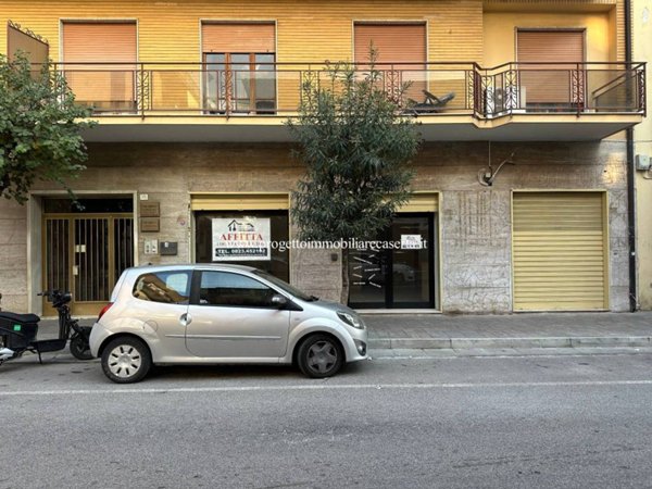 negozio in affitto a Caserta in zona Acquaviva