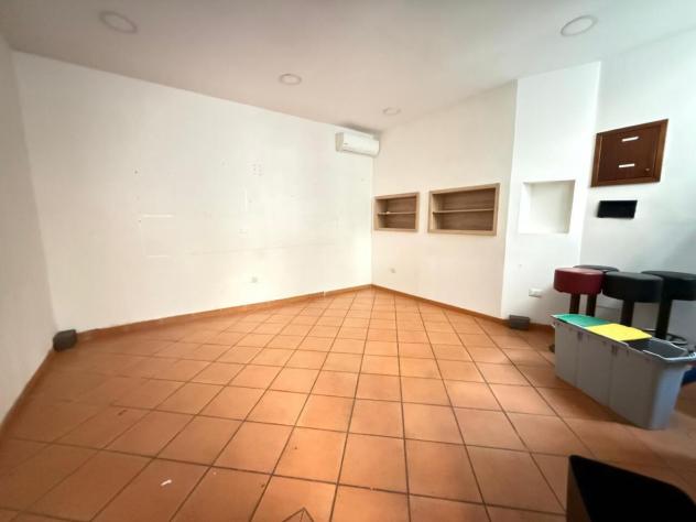 negozio in affitto a Caserta in zona Centro Città