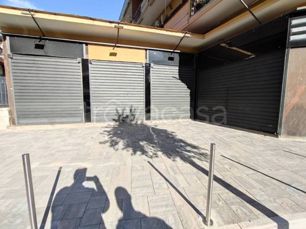 negozio in affitto a Caserta in zona Acquaviva