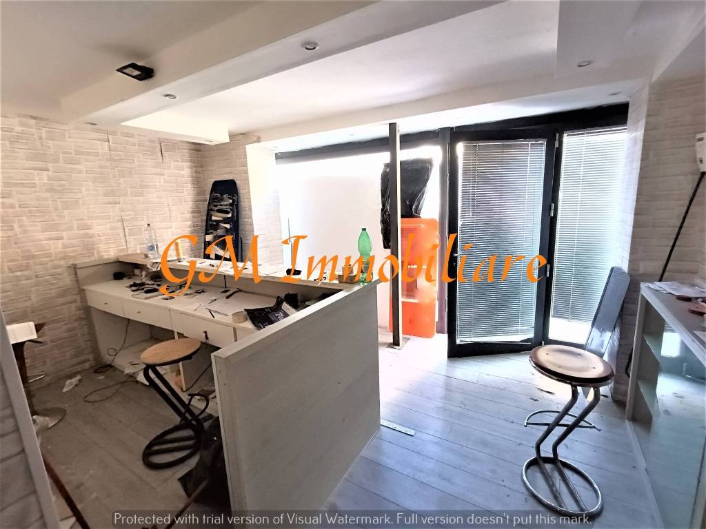 negozio in affitto a Caserta in zona Acquaviva