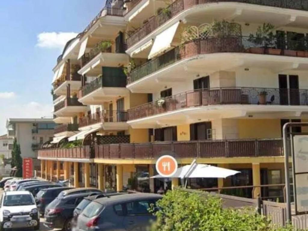 negozio in affitto a Caserta