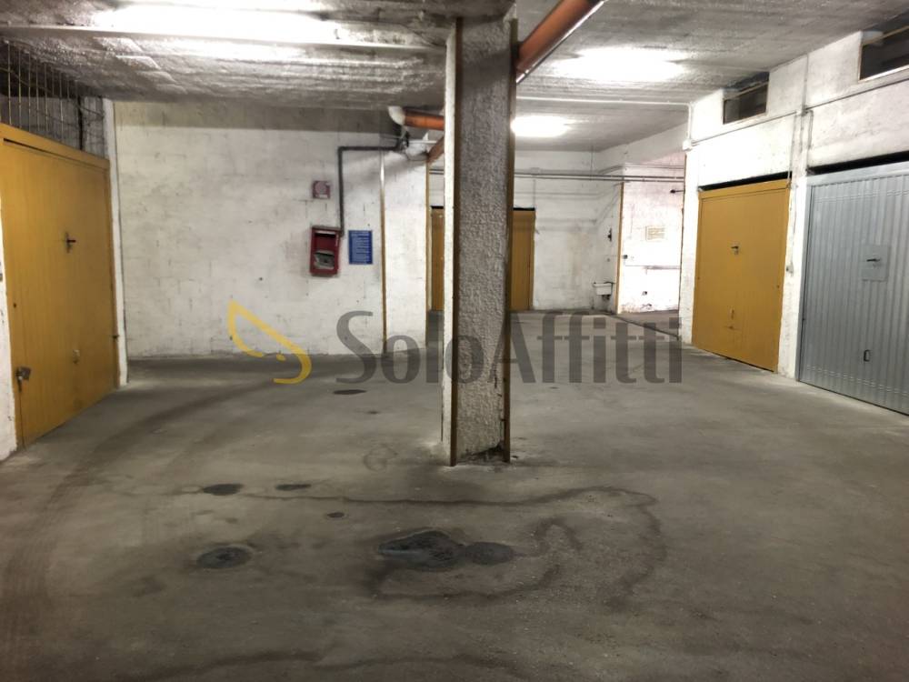 locale di sgombero in affitto a Caserta in zona Acquaviva