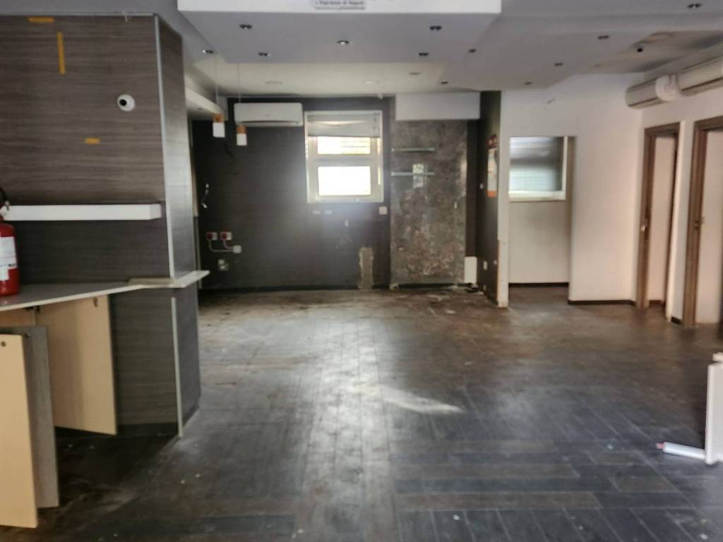 negozio in affitto a Caserta in zona Acquaviva