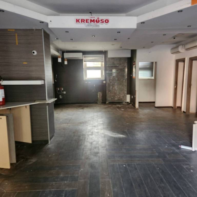 negozio in affitto a Caserta in zona Acquaviva