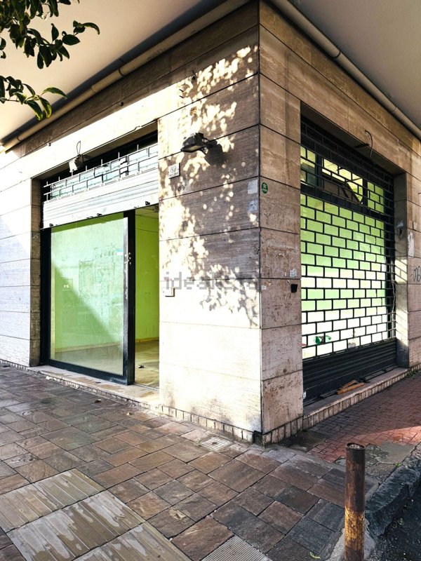 locale commerciale in affitto a Caserta in zona Acquaviva
