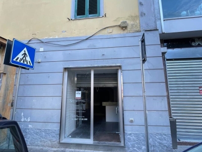 negozio in affitto a Caserta in zona Centro Città