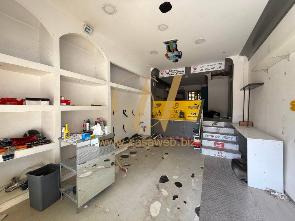 negozio in affitto a Caserta in zona Acquaviva