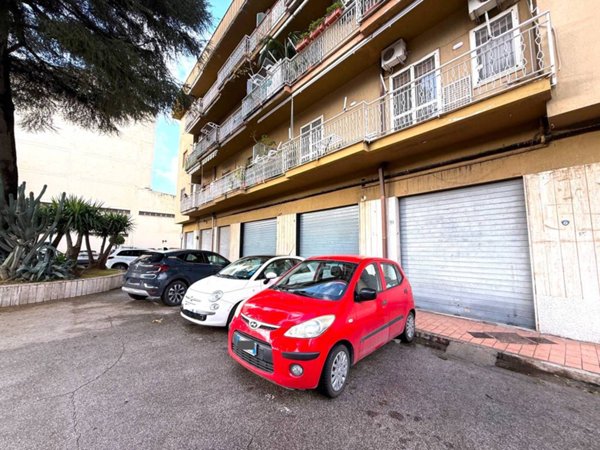 negozio in affitto a Caserta in zona Acquaviva