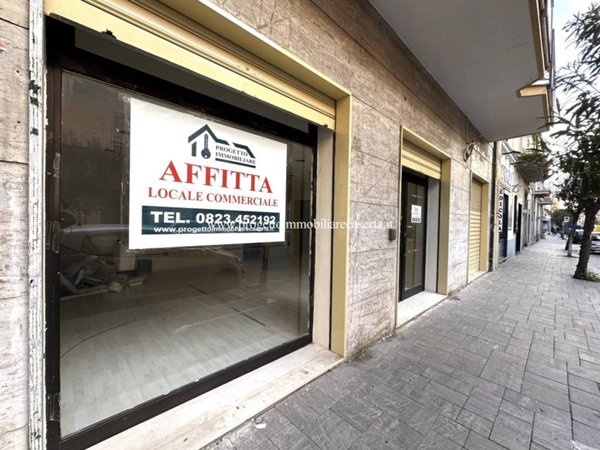 negozio in affitto a Caserta in zona Acquaviva