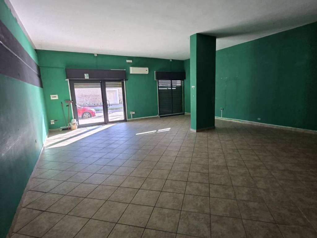 negozio in affitto a Caserta
