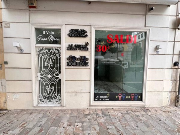 negozio in affitto a Caserta in zona Centro Città