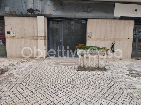 negozio in affitto a Caserta