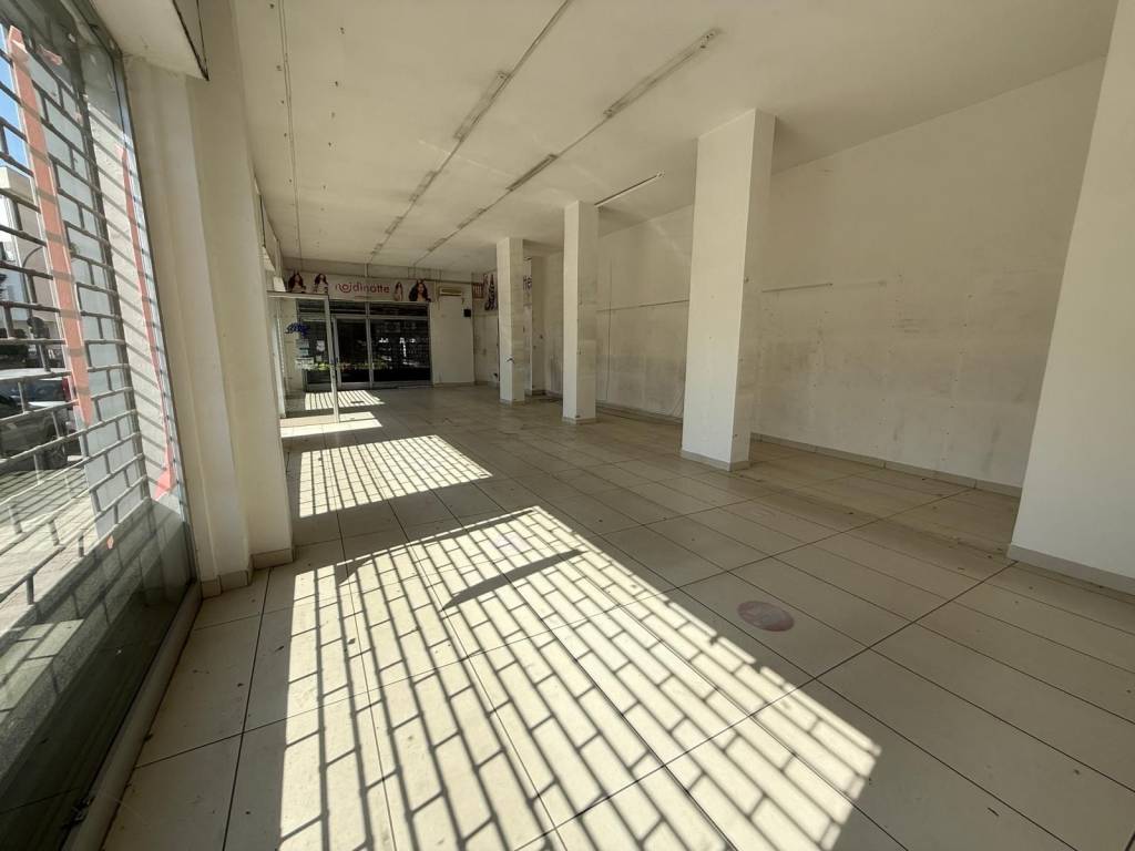 negozio in affitto a Caserta in zona Acquaviva