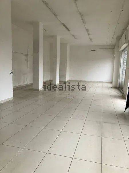 negozio in affitto a Caserta in zona Acquaviva