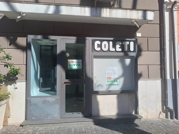 negozio in affitto a Caserta in zona Centro Città