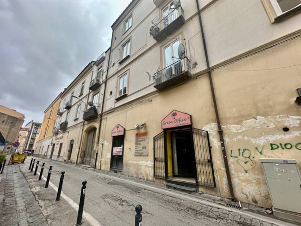 negozio in affitto a Caserta in zona Acquaviva