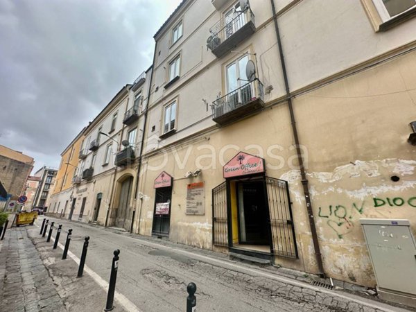 negozio in affitto a Caserta in zona Acquaviva