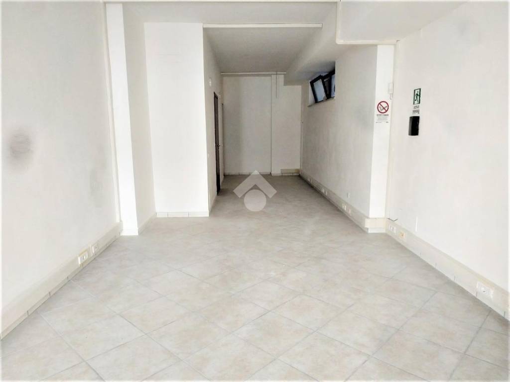 negozio in affitto a Caserta