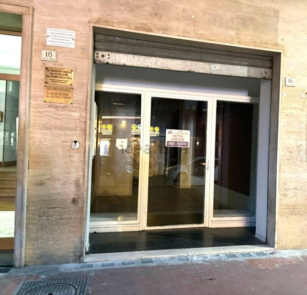 locale commerciale in affitto a Caserta in zona Ospedale