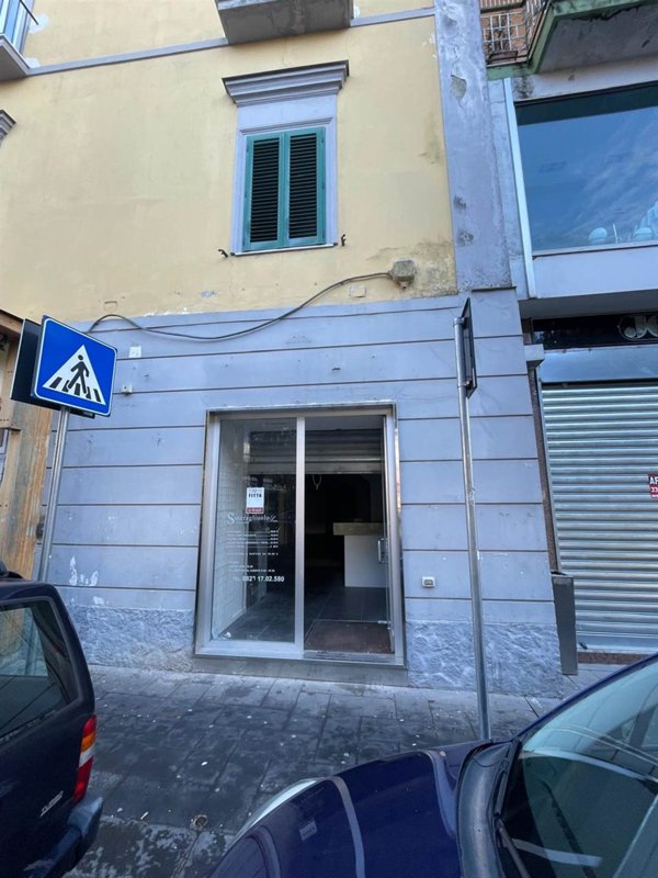 negozio in affitto a Caserta in zona Centro Città