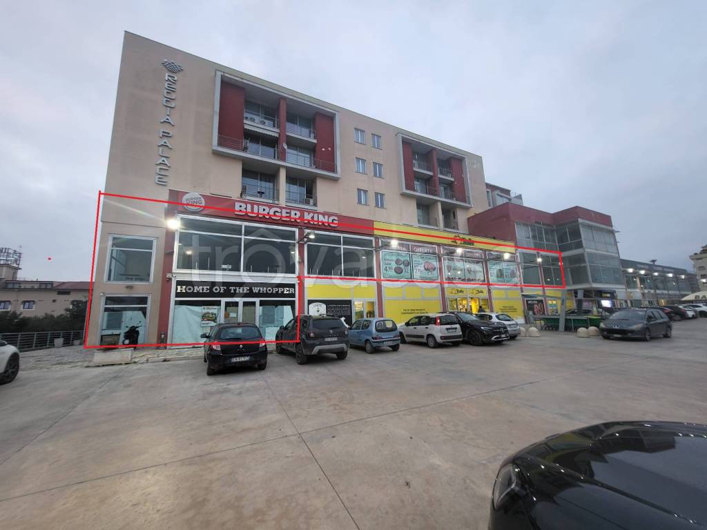 negozio in affitto a Caserta in zona Acquaviva