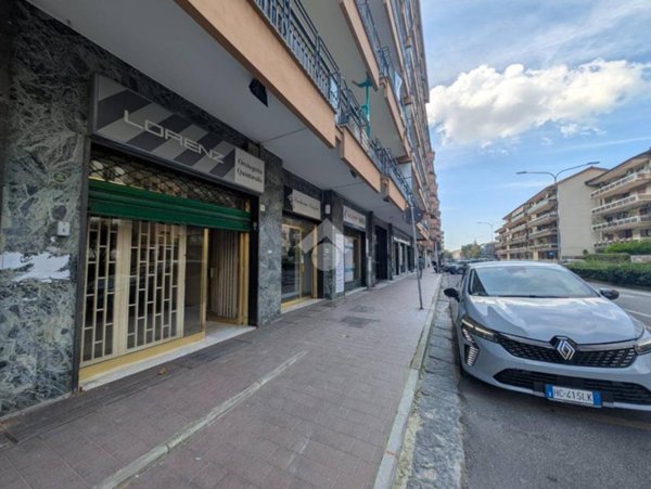 negozio in affitto a Caserta in zona Centro Città