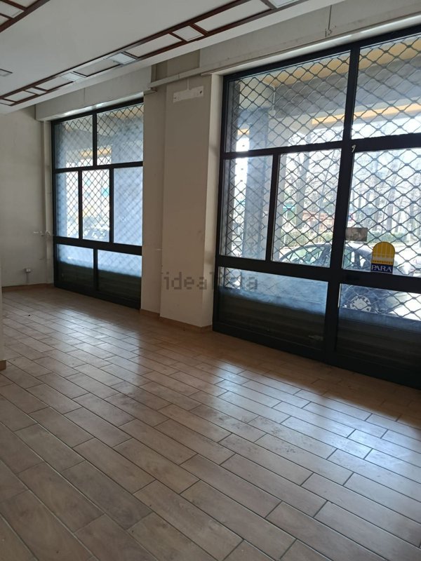 locale commerciale in affitto a Caserta in zona Acquaviva