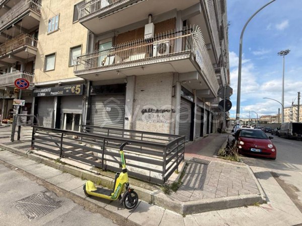 negozio in affitto a Caserta in zona Acquaviva