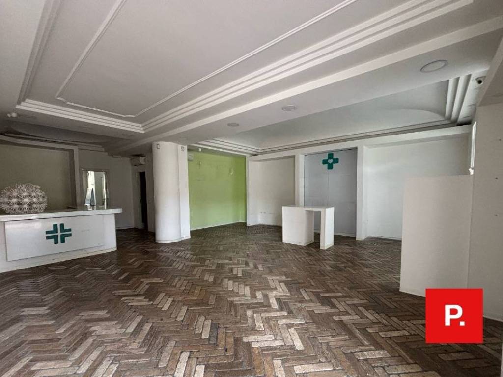 negozio in affitto a Caserta in zona Centro Città