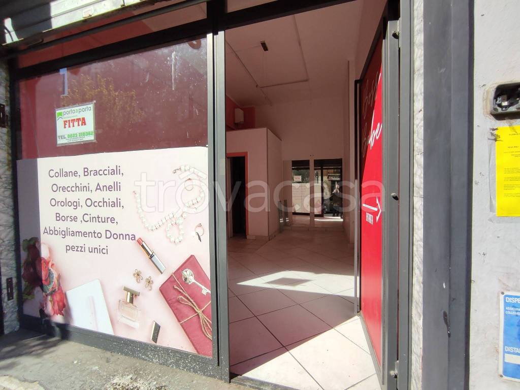 negozio in affitto a Caserta in zona Acquaviva