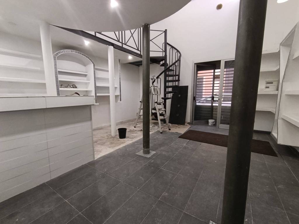 negozio in affitto a Caserta in zona Acquaviva