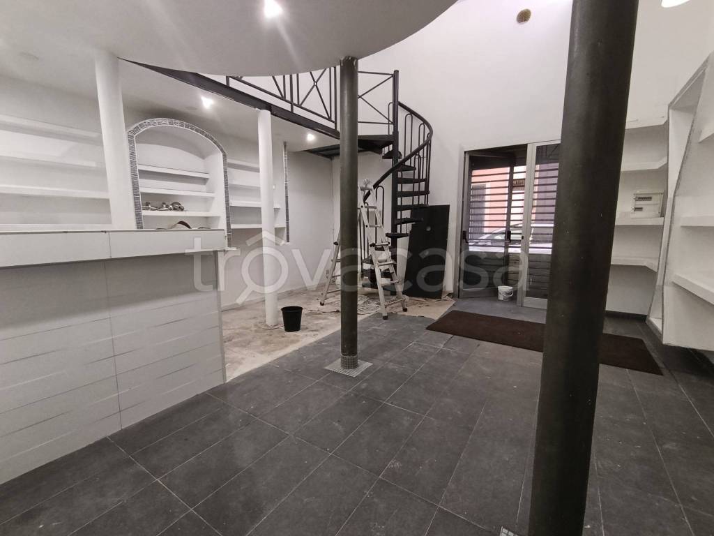 negozio in affitto a Caserta in zona Acquaviva