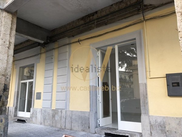 negozio in affitto a Caserta in zona Centro Città