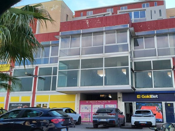 negozio in affitto a Caserta in zona Acquaviva