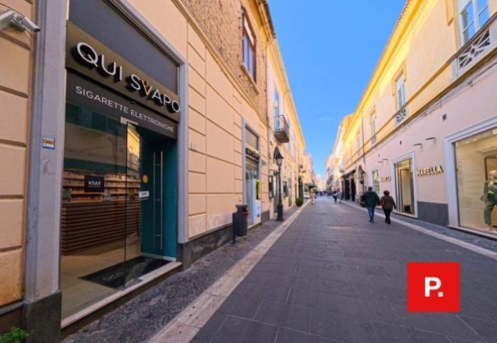 negozio in affitto a Caserta in zona Centro Città