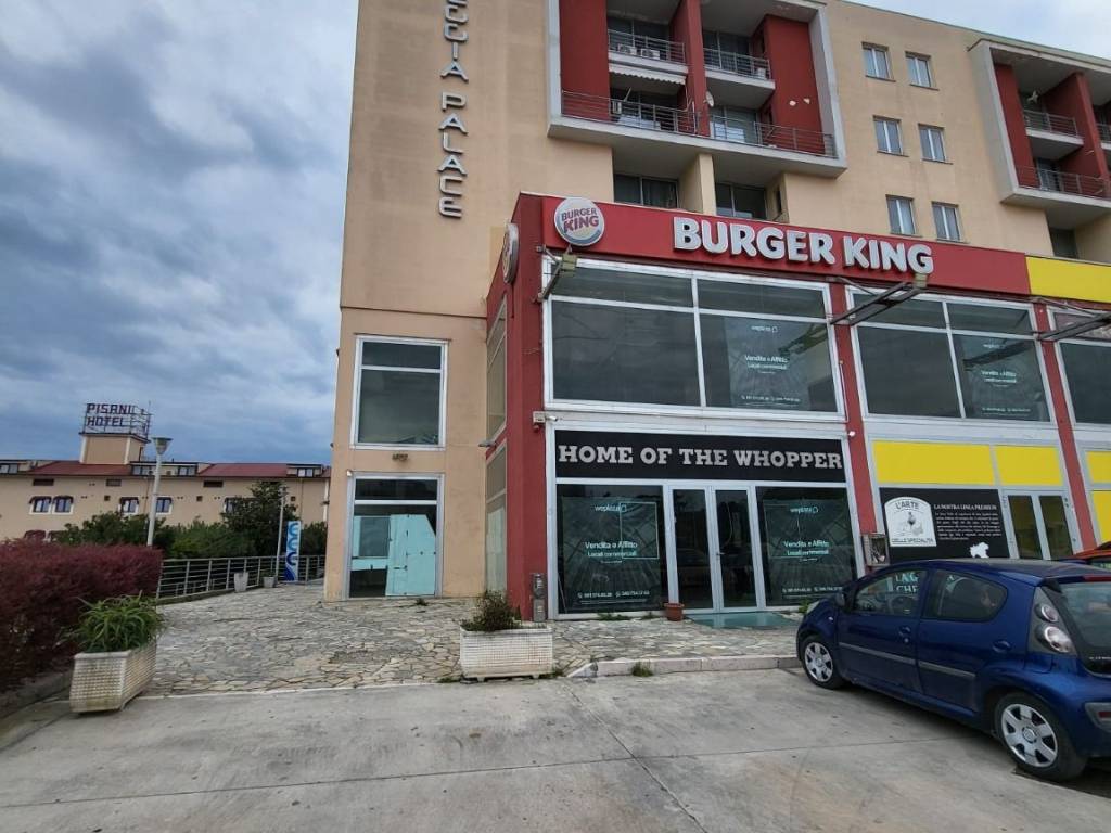 negozio in affitto a Caserta in zona Acquaviva