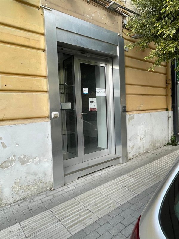 negozio in affitto a Caserta