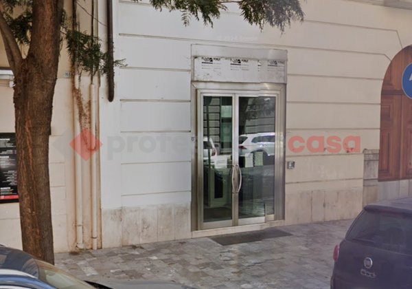 negozio in affitto a Caserta in zona Centro Città