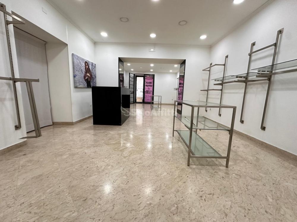negozio in affitto a Caserta in zona Centro Città