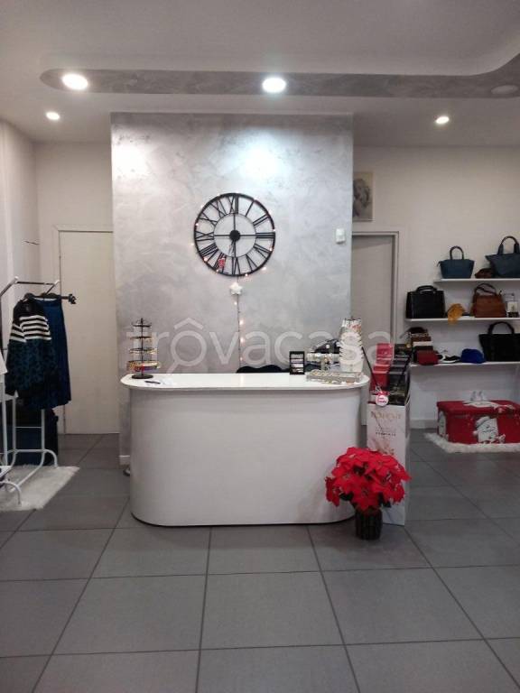 negozio in affitto a Caserta in zona Centro Città